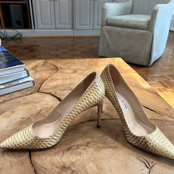 MANOLO BLAHNIK BEIGE SNAKESKIN BB CLASSIC PUMPS POINTY TOE HEELS - Picture 3 of 10